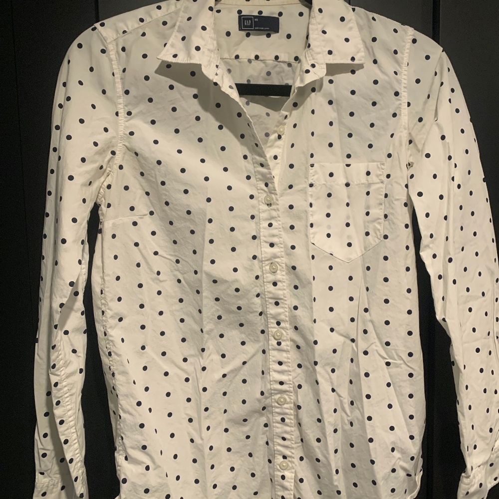 polka dots shirt